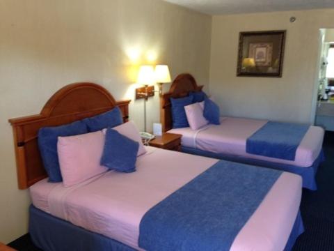 Queen Room with Two Queen Beds - Smoking interior